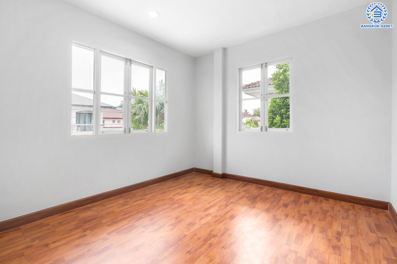 บ้านมือสองตกแต่งใหม่ แบรนด์ LH ม.ชัยพฤกษ์ บางใหญ่-เซ็นทรัลเวสต์เกต ตอบโจทย์ทุกการอยู่อาศัย เนื้อที่ 56.4 ตร.ว. ฟังก์ชัน 3 ห้องนอน 2 ห้องน้ำ 2 ที่จอดรถ บนทำเลดีที่สุด! ใกล้เซ็นทรัลเวสต์เกต ทางด่วน "กาญจนาภิเษก" และเพียง 10 นาที ถึง MRT "สถานีคลองบางไผ่"